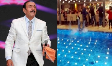 Depremzedelere moral için sahneye çıkan Mustafa Keser havuza düştü