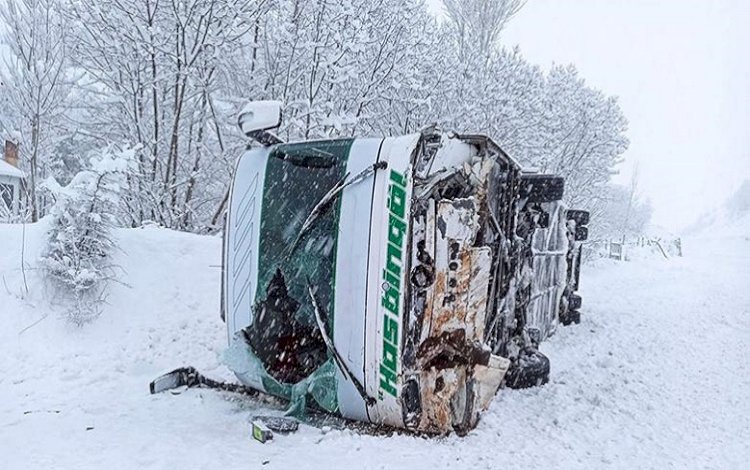 Bingöl’de yolcu otobüsü devrildi: 12 yaralı