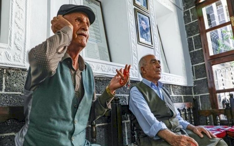 Diyarbakırlı dengbêjin cansız bedeni çıkarıldı; Tüm ailesi hayatını kaybetti