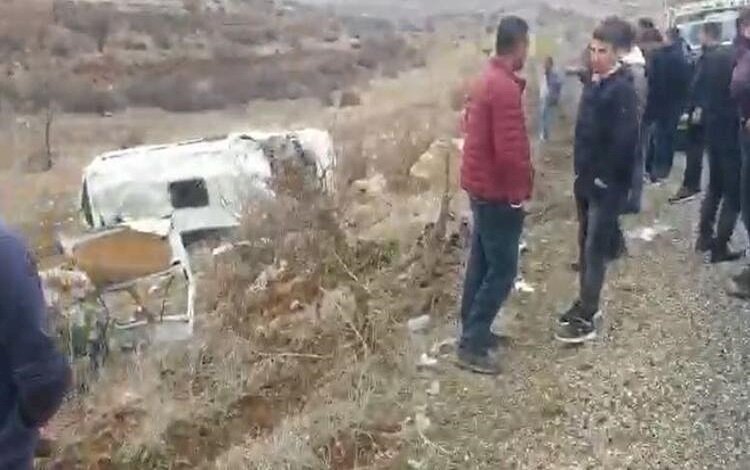 Mardin’de okul servisi şarampole yuvarlandı: 14 yaralı