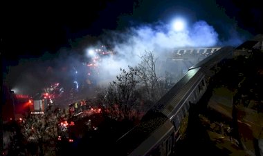 Yunanistan’da trenler kafa kafaya çarpıştı: 29 ölü, 85 yaralı