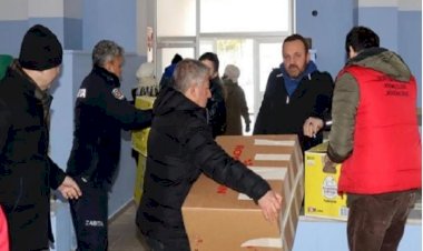 Emniyet müdürü depremzedelere gönderilen yardımları çaldı