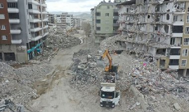 Deprem soruşturmalarındaki tutuklu sayısı 279'a yükseldi