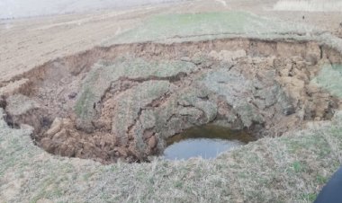 Sivas'ın Zara ilçesinde 15 metre çaplı obruk oluştu