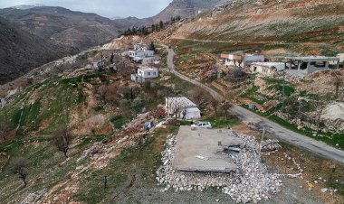 Adıyaman’da depremde zemini kayan mezra tahliye edildi