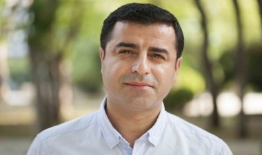 Demirtaş'tan Kürtçe Halepçe paylaşımı: Bin yıl geçse de kapanmayan yaramız...