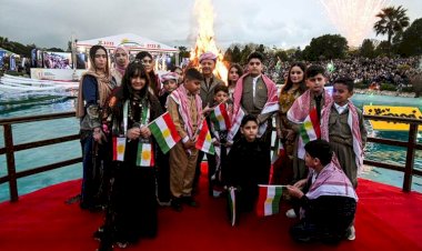 Başkan Barzani şehit çocukları ile Newroz ateşini yaktı