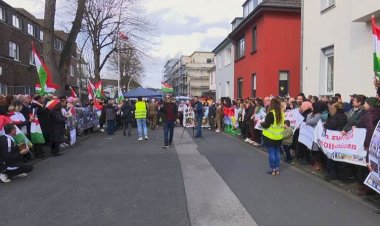 Almanya’da Türkiye başkonsolosluğu önünde ‘Efrin katliamı’ protestosu