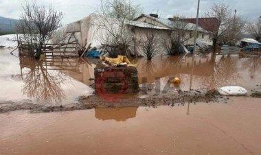 Urfa ve Elazığ'da şiddetli yağış: Caddeler, evler, tarlalar su altında kaldı