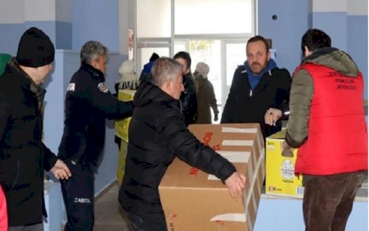 Emniyet müdürü depremzedelere gönderilen yardımları çaldı