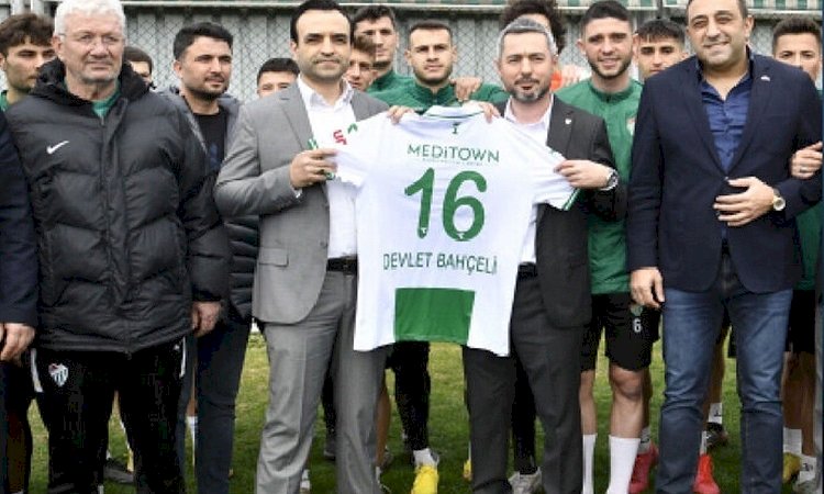 Amedspor yoktur diyen Bahçeli'ye Bursaspor'dan hediye forma!