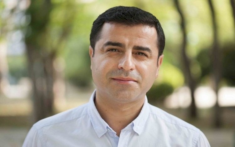Demirtaş'tan Kürtçe Halepçe paylaşımı: Bin yıl geçse de kapanmayan yaramız...