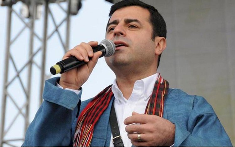 Demirtaş'tan 3 dilde Newroz kutlaması