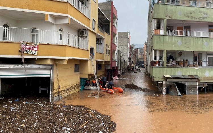 Deprem bölgesi için kuvvetli yağış ve sel uyarısı