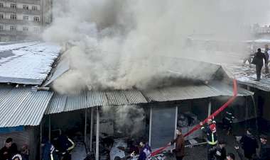 Van'daki Büyük Rus Pazarı'nda korkutan yangın