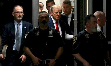 Eski ABD Başkanı Trump, resmen gözaltında