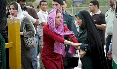 İran başörtüsü takmayan kadınları tespit etmek için sokaklara kamera yerleştirecek