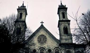 Baskın yapılan kilisede açlıktan ölmüş 4 kişi bulundu