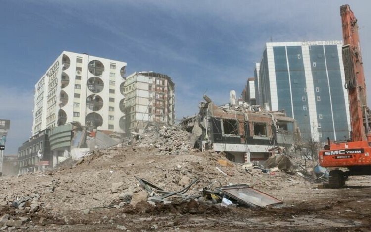 89 kişiye mezar olmuştu: Galeria Sitesi'nin müteahhidi yakalandı