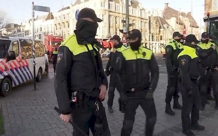 Hollanda'da parlamento binası boşaltıldı