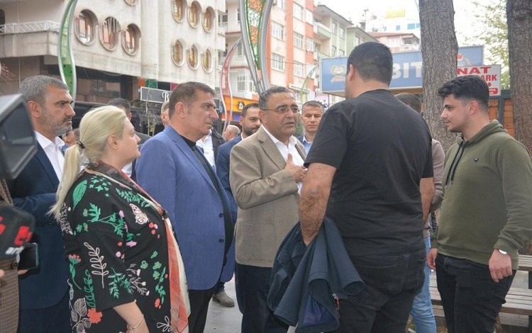 CHP’nin Diyarbakır adayları esnafı gezdi: 'Kürt sorununu en demokratik yollarla çözeceğiz'