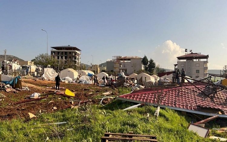 Deprem bölgesi Maraş'ı hortum ve fırtına vurdu!