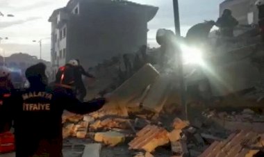 Malatya'da ağır hasarlı bina çöktü: 1 kişi enkaz altında kaldı