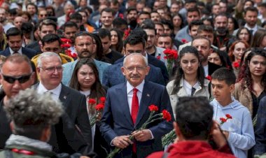 Kılıçdaroğlu, yarınki seçimler öncesinde Anıtkabir'i ziyaret etti