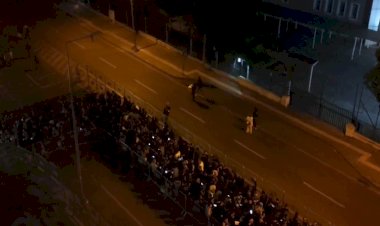 Diyarbakır'da seçmenler kuyruk oluşturdu: Veriler YSK sistemine yüklenmiyor