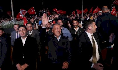 Akar: Ne Irak'ın ne Suriye'nin kuzeyinde operasyonlar duracak