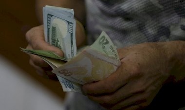 Türk Lirası eriyor...  Dolar ve Euro, tarihi rekorlara ulaştı