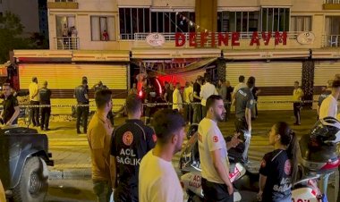 Diyarbakır'da çarpışan 2 araç markete daldı: 1 ölü, 6 yaralı