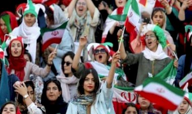 İran'da kadınların stadyumlara girişine onay verildi