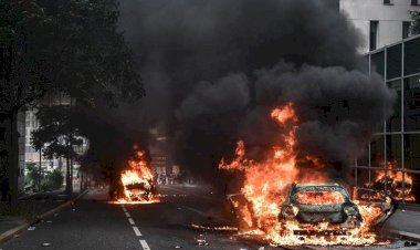 Fransa'da protestolar sürüyor: 871 nokta kundaklandı