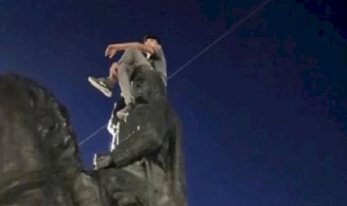 Urfa'da Atatürk heykeline çıkan 13 yaşındaki çocuk gözaltına alındı