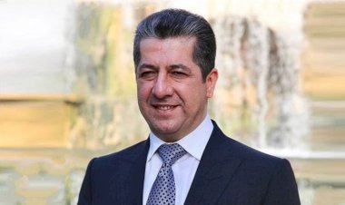 Başbakan Barzani, sınav birincisi öğrencinin ailesine ev hediye etti