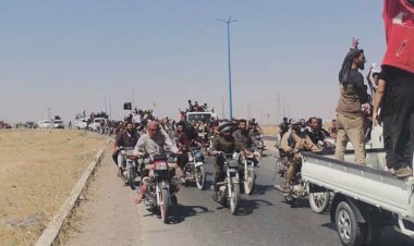 Deyrezor’da IŞİD bayraklı protesto!