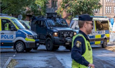 İsveç'te bu kez de Tevrat ve İncil yakmaya izin verildi