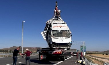 Şırnak’tan Düzce'ye giden tarım işçileri kaza yaptı: 4'ü ağır 24 yaralı
