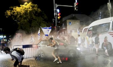 Eski İsrail Başbakanı Olmert: Ülke, iç savaşın eşiğinde