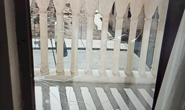 Mardin: 51 dereceye dayanamayan balkonun camı çatladı