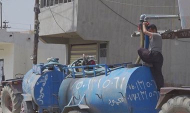 Barzani Yardım Vakfı Kerkük'te halka su dağıtmaya başladı