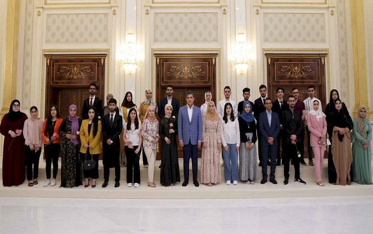 Başkan Neçirvan Barzani okullarını birincilikle bitiren öğrencileri kabul etti