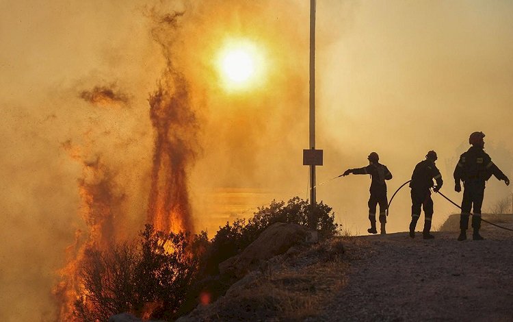 Yangınlar kontrol altına alınamıyor! Rodos'un tamamında OHAL ilan edildi