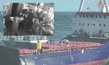 Rusya görüntüleri paylaştı: Karadeniz’de gemiye baskın anı