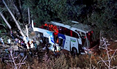 Yozgat'ta yolcu otobüsü şarampole uçtu: Çok sayıda ölü ve yaralı var