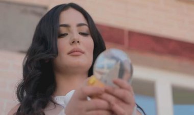 Ezidi manken: Kürdistanlı kadınların sesini dünyaya taşımak istiyorum