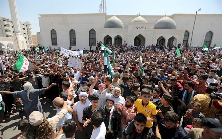 Rojava ve Suriye’de Şam yönetimine karşı protesto düzenlendi