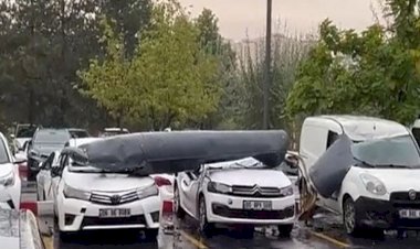 Ankara’da F-4 savaş uçağının parçası otoparka düştü