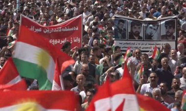 Duhok'ta Kürtler Bağdat'ı protesto ediyor